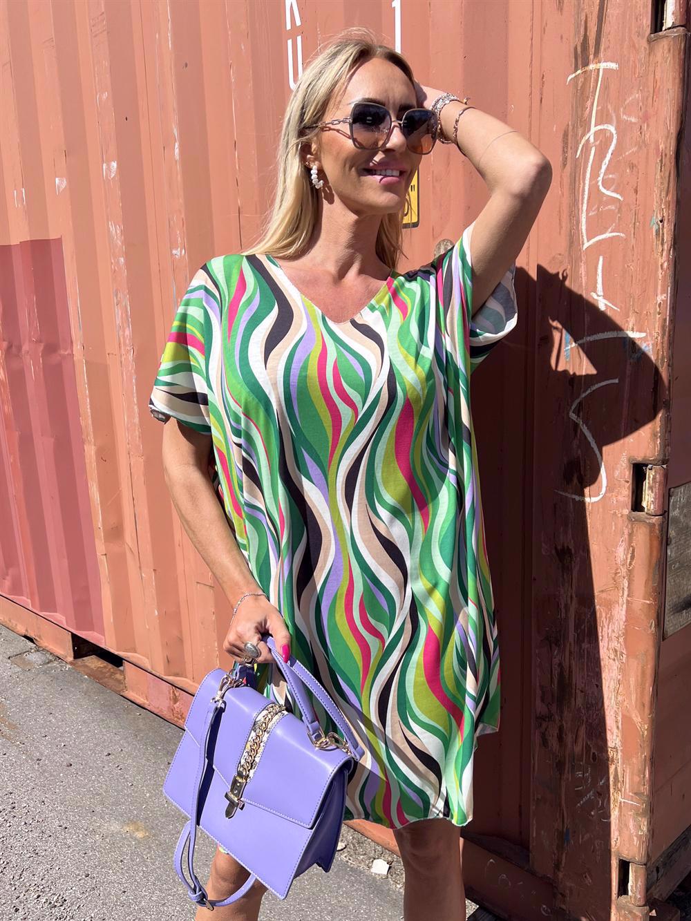 Mali Pattern - Flerfarvet mønstret t-shirt kjole